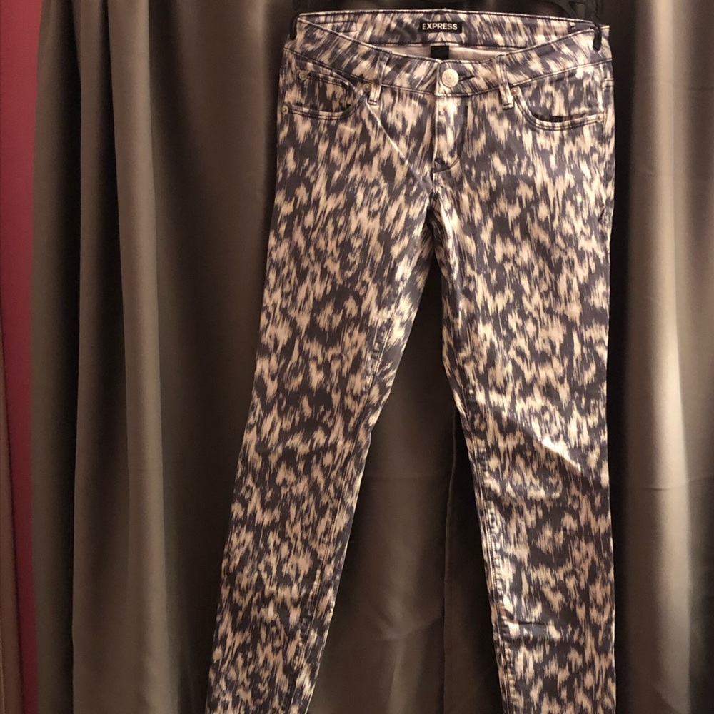 Grey and white pattern jeans